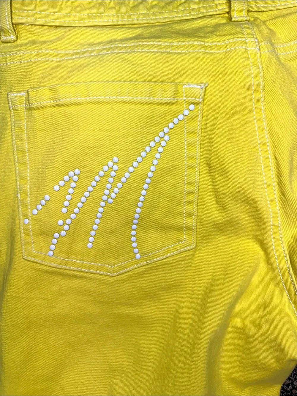 Michael Kors Women’s Bright Yellow MK Detail on Back Pocket Capri Jeans Size 6